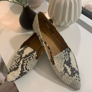 💕 faux snakeskin slip ons
